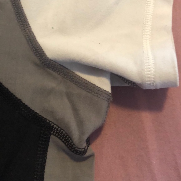 Lululemon 6 Tri-colour T-shirt - Picture 3 of 8